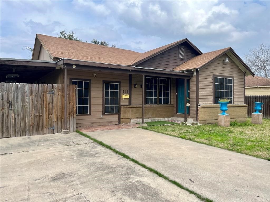 1119 Dolores Dr