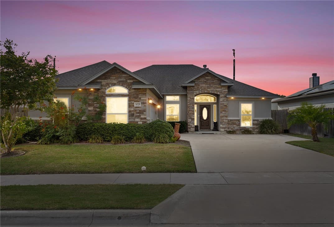3025 Neches Dr