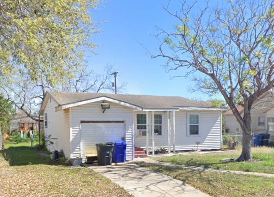 414 Macleod Dr