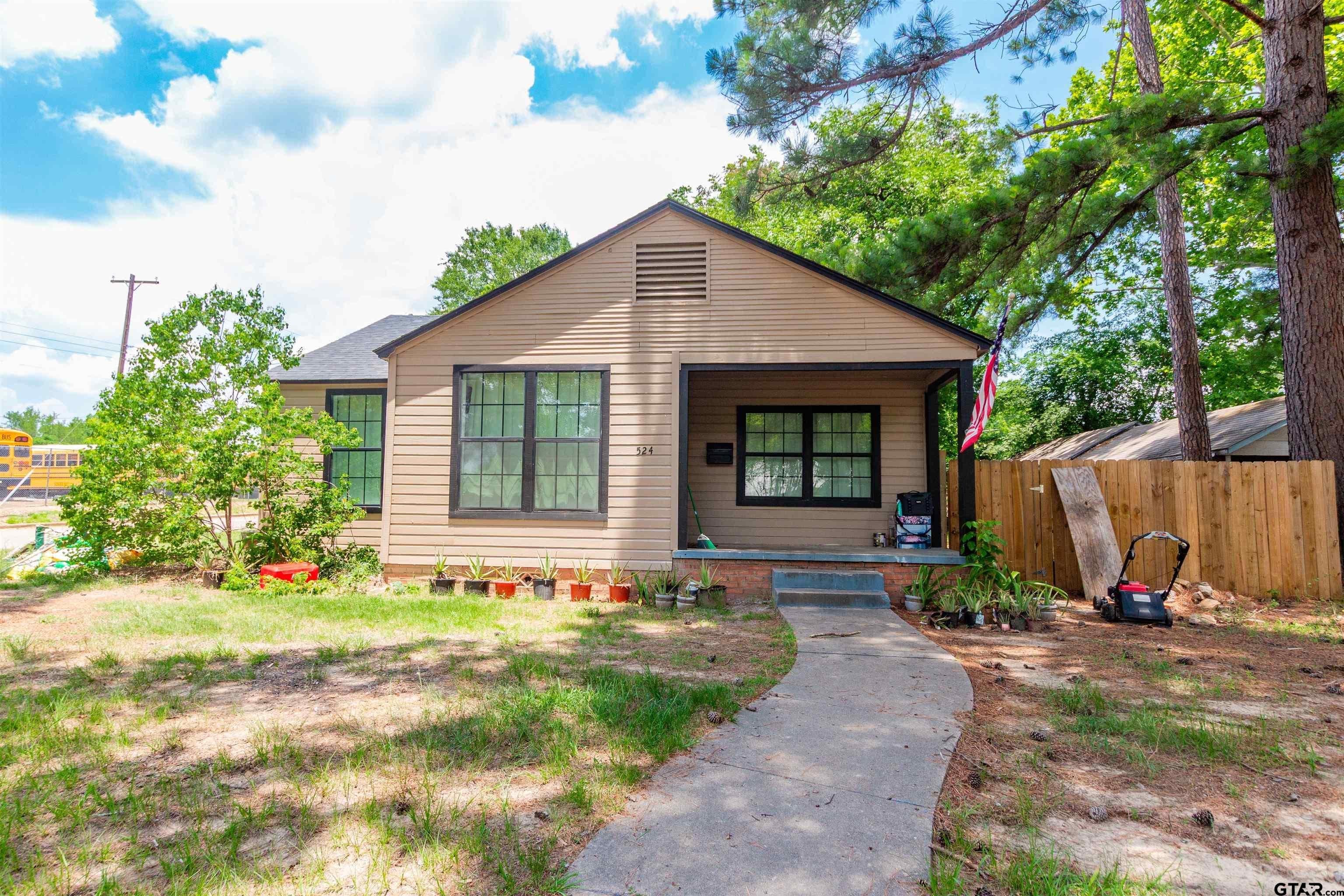 524 W Buchanan St