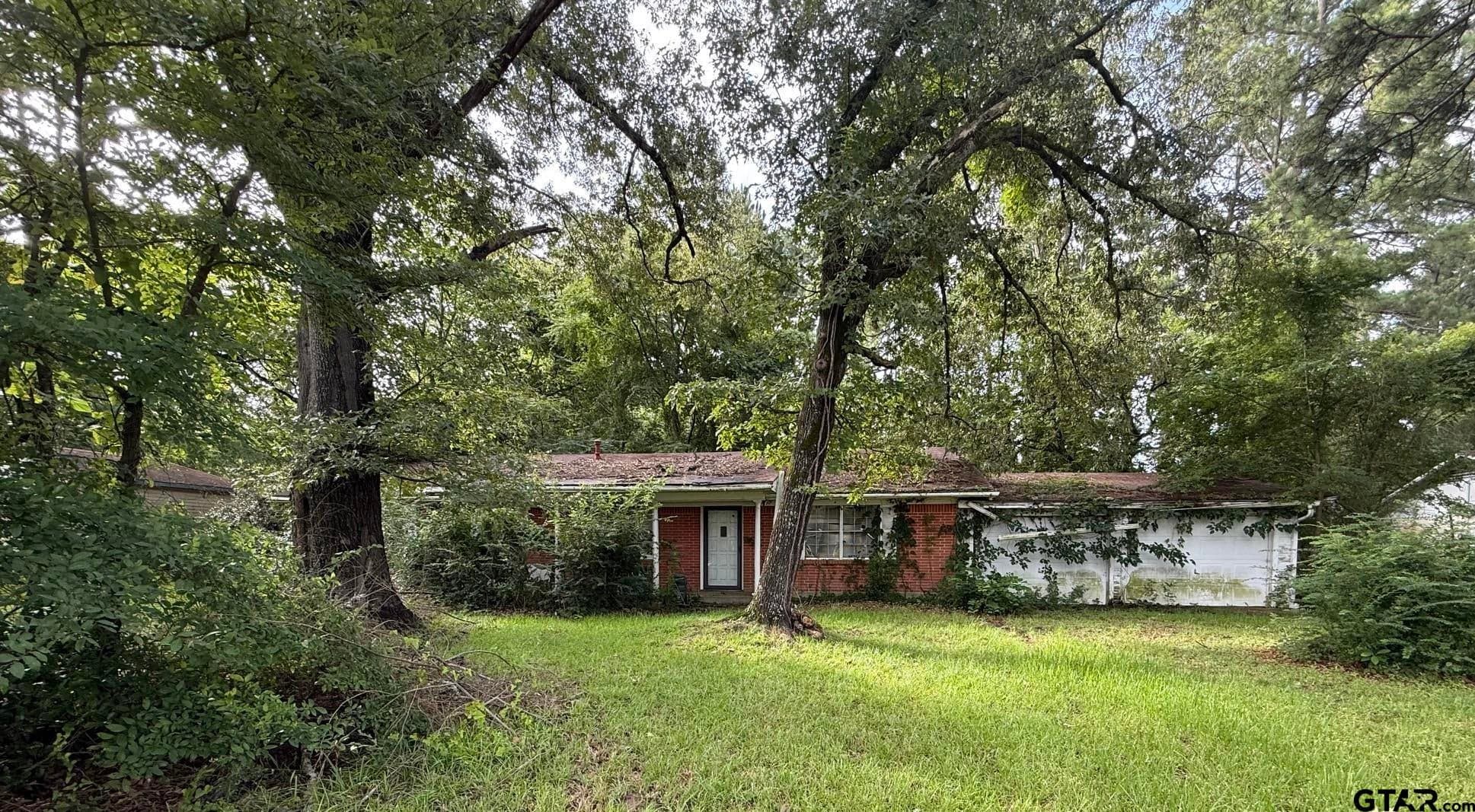 2103 E Houston Ave