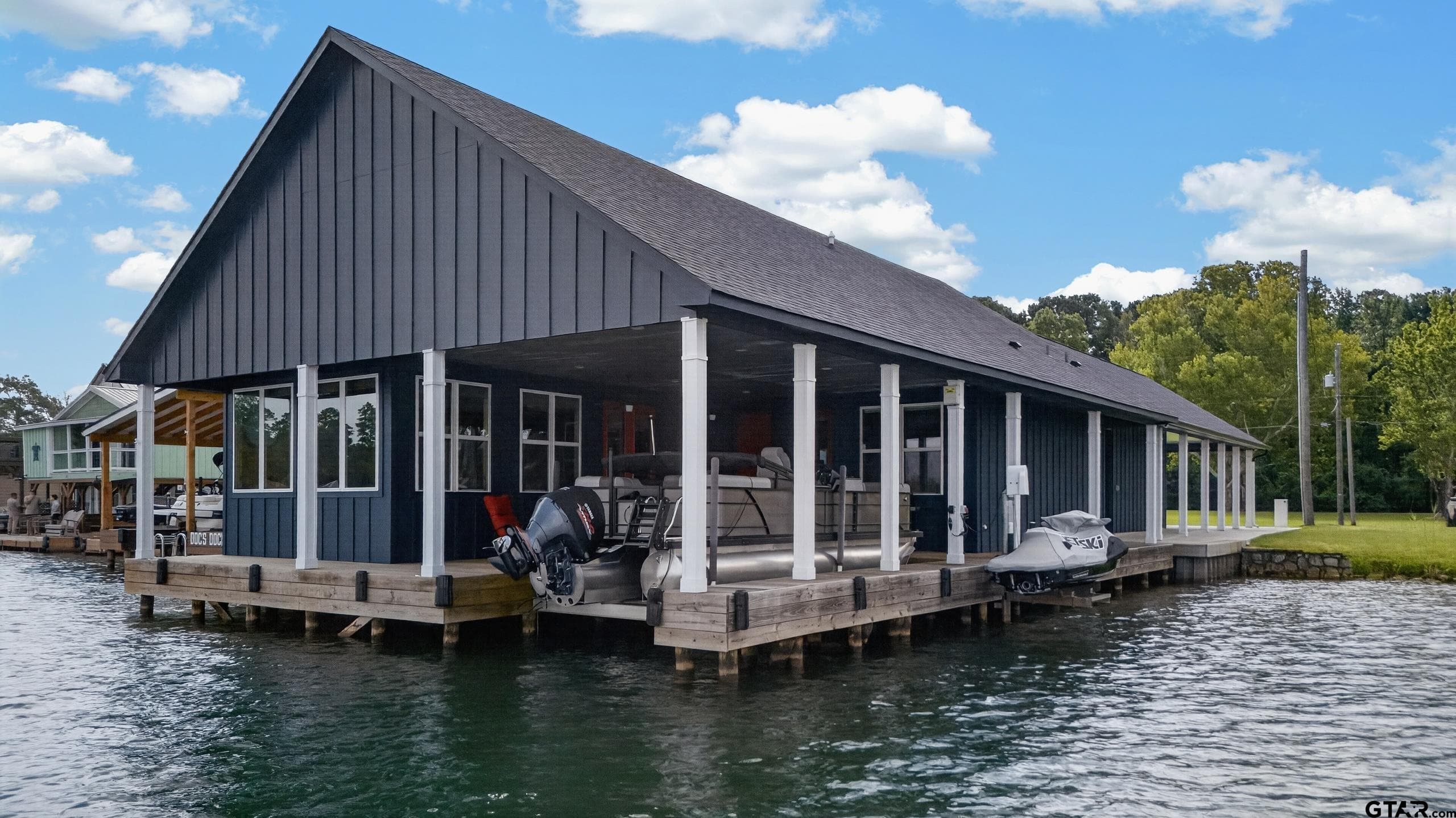 2627 Lakeshore Dr