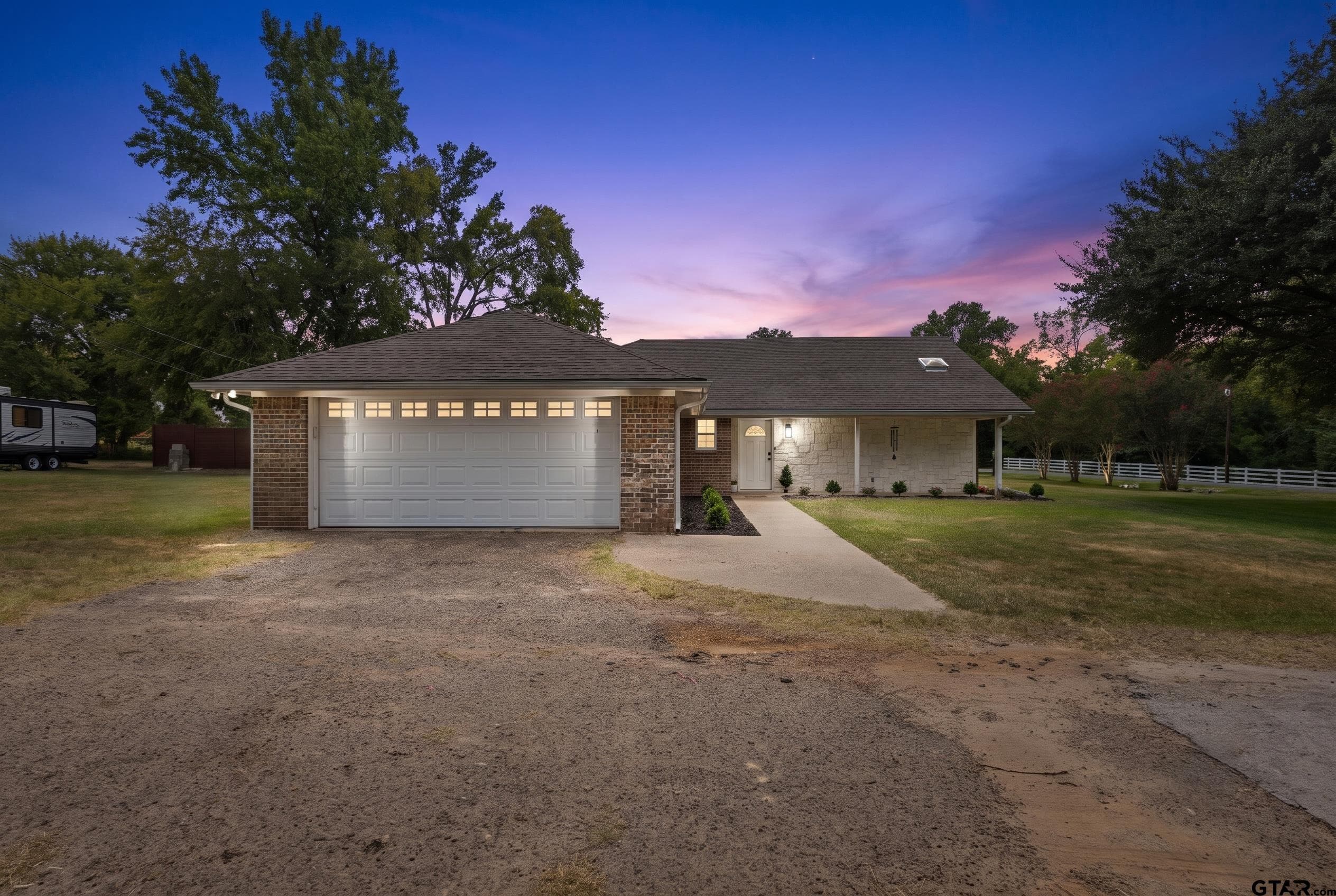 912 Lilly Ln
