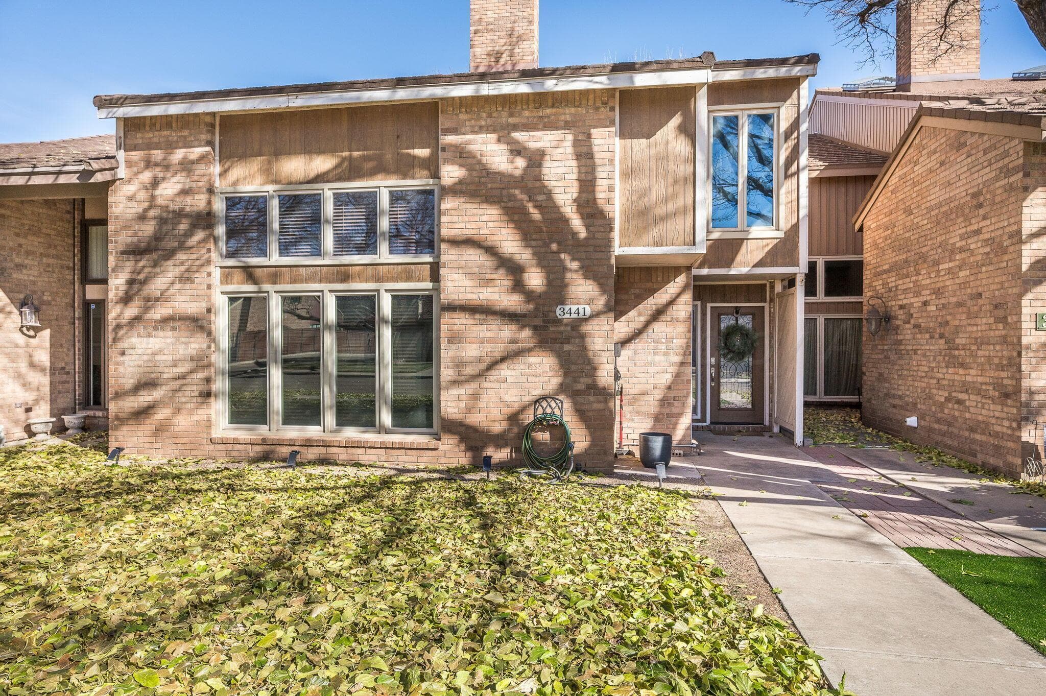 3441 Gladstone Ln