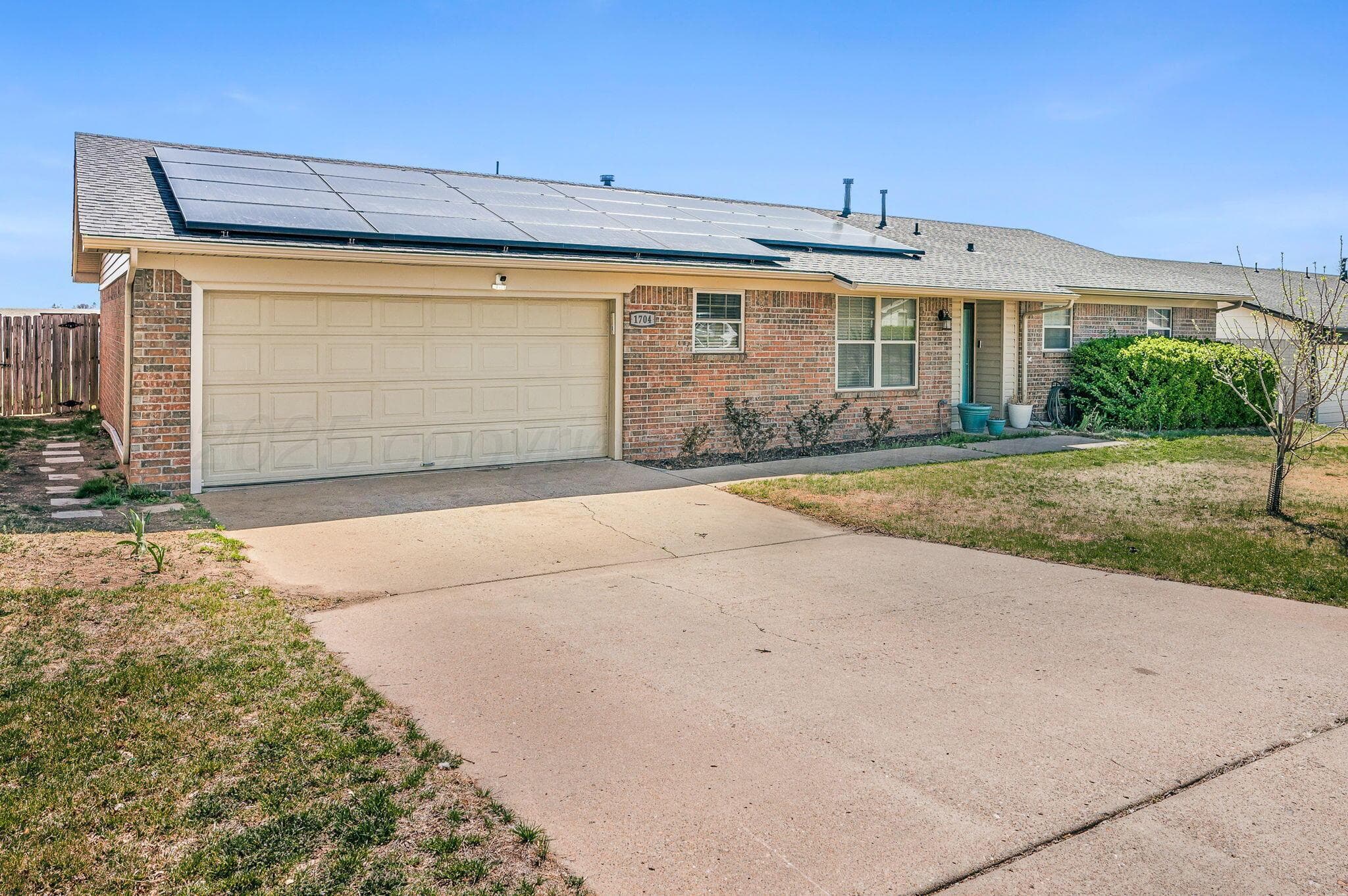 1704 Holly Ln