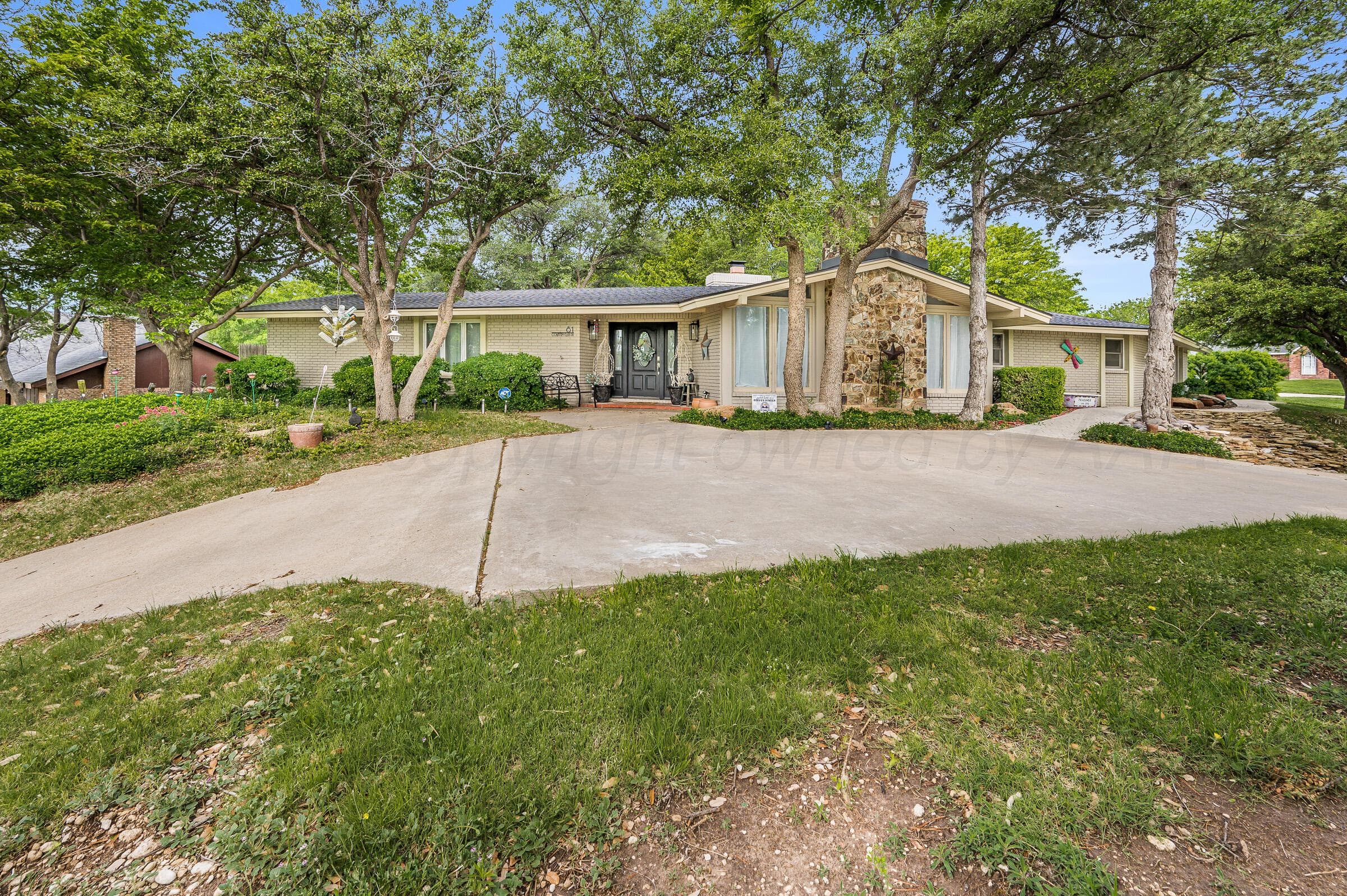 81 Country Club Dr