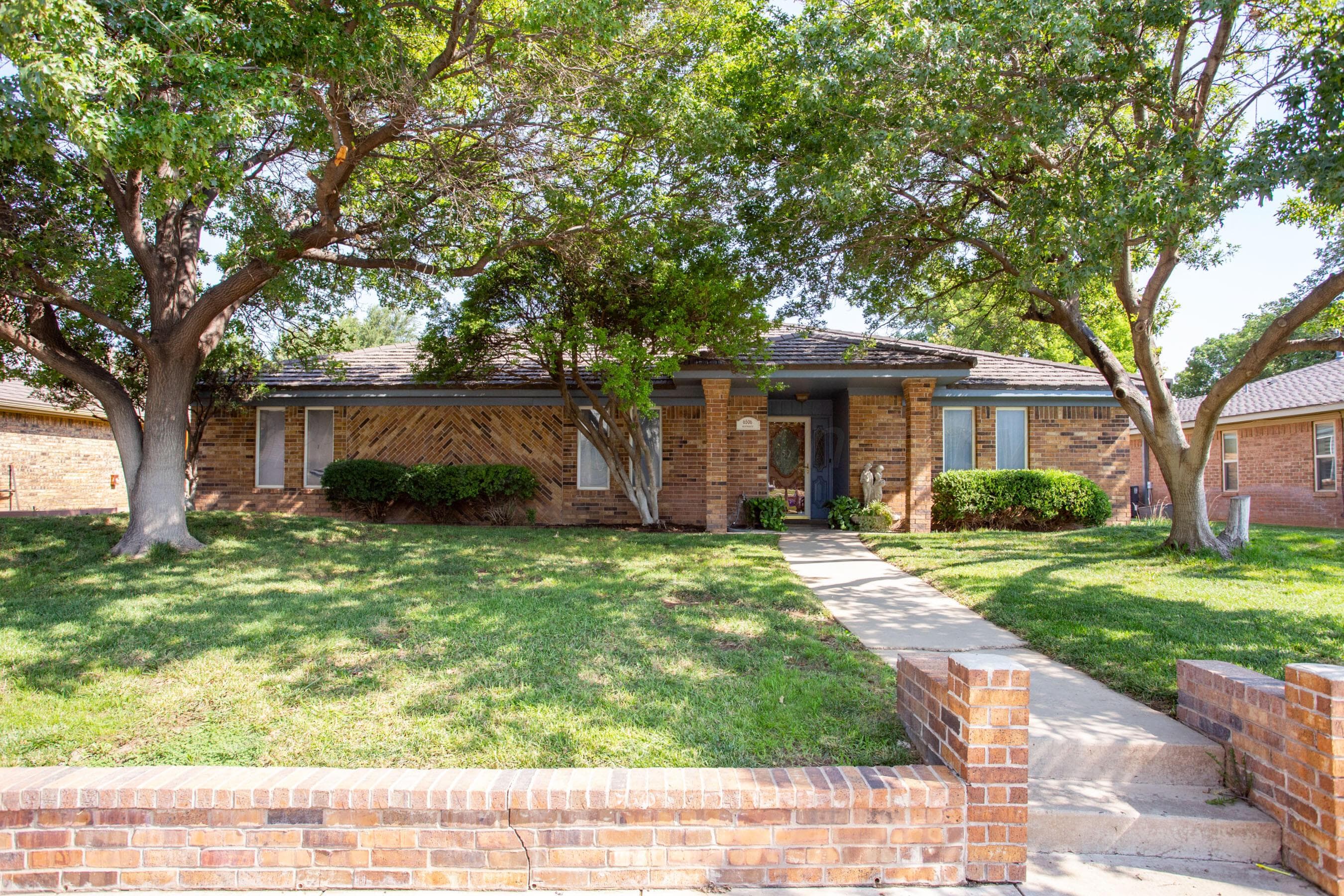 6506 Wentworth Dr