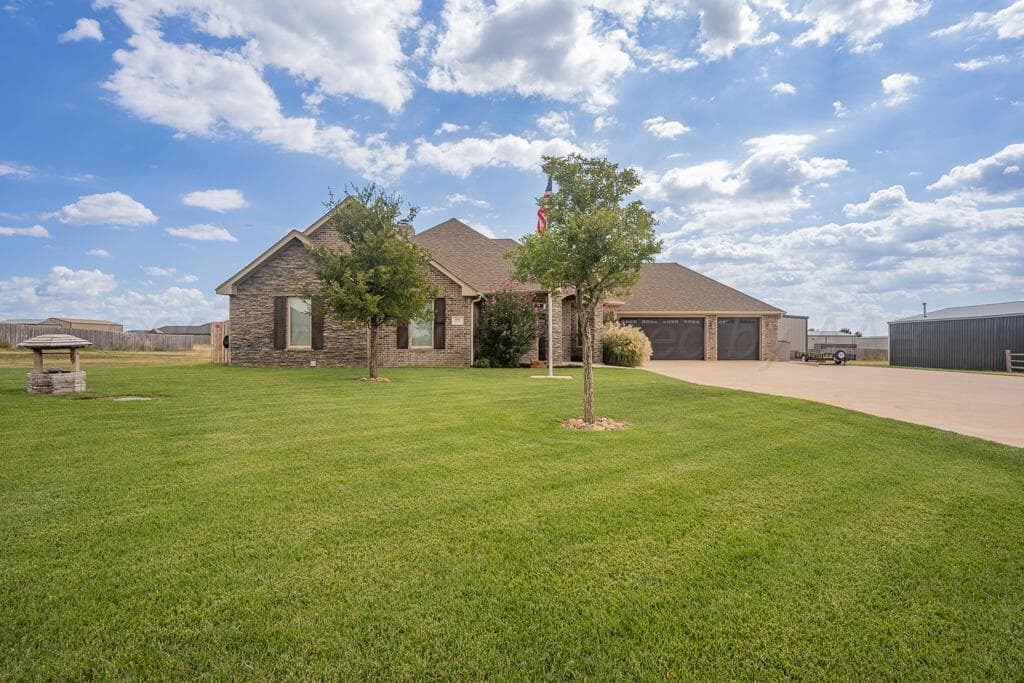 8845 Paintbrush Dr