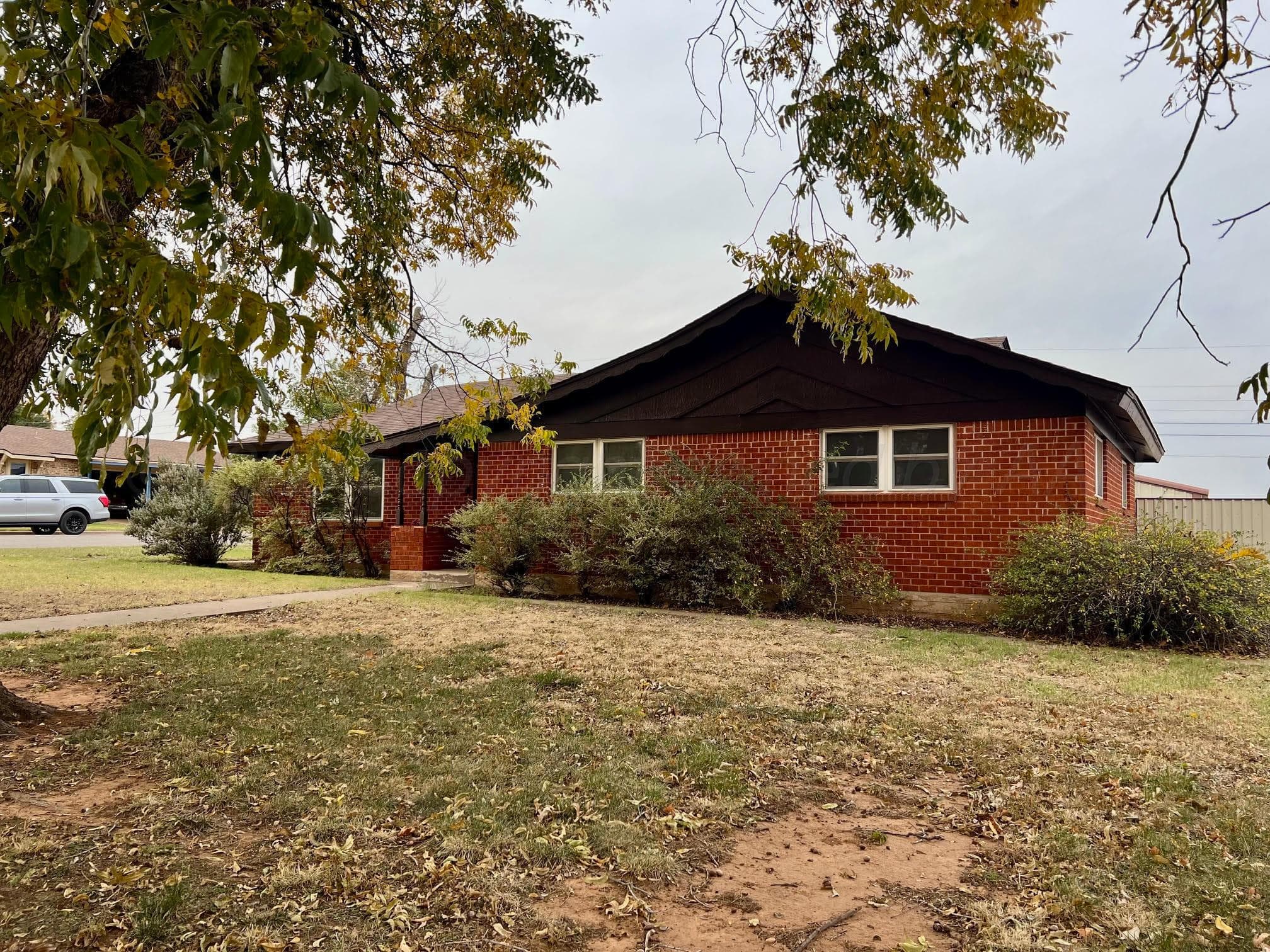 914 Hillcrest Dr