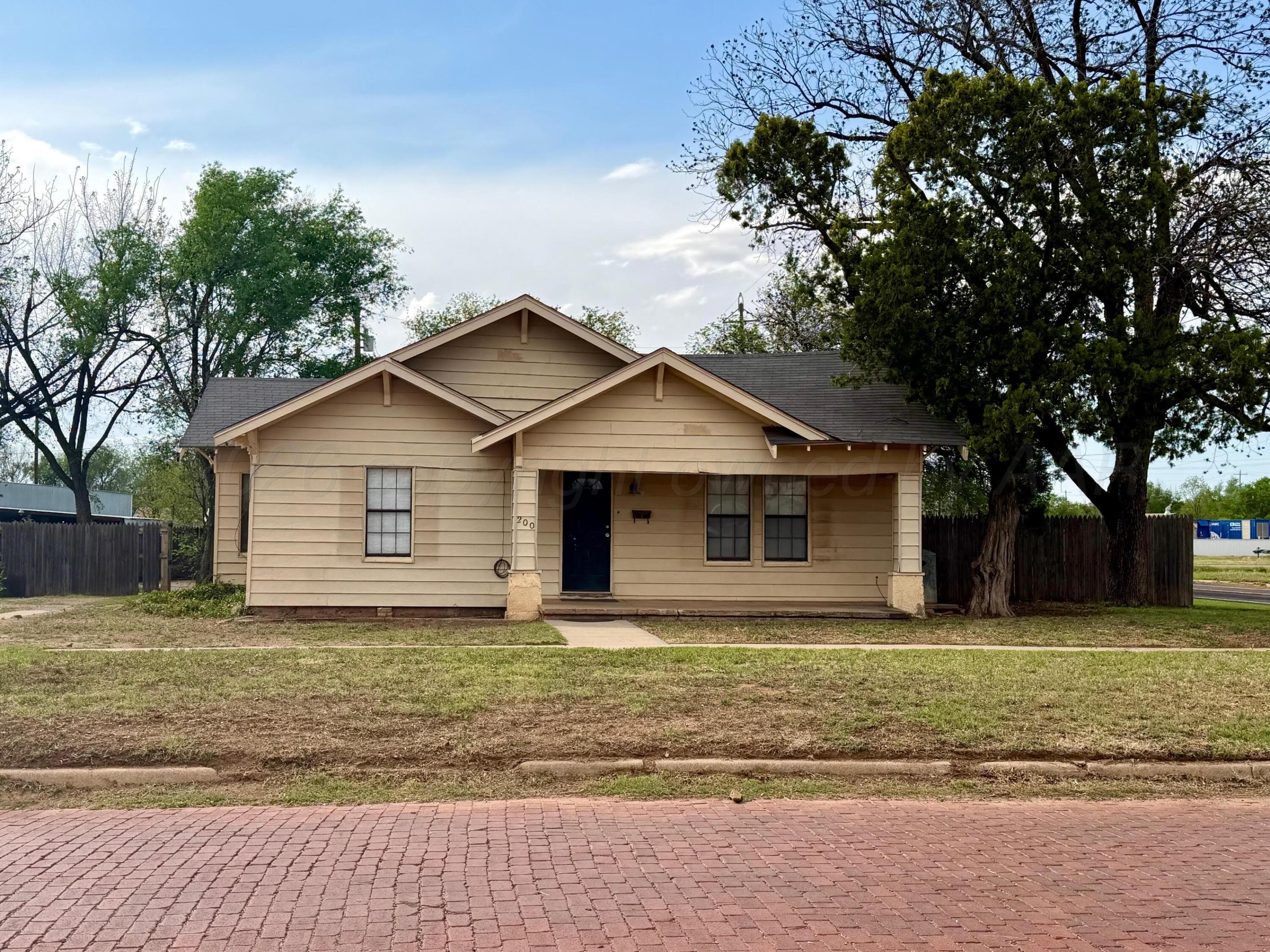 200 S Main St