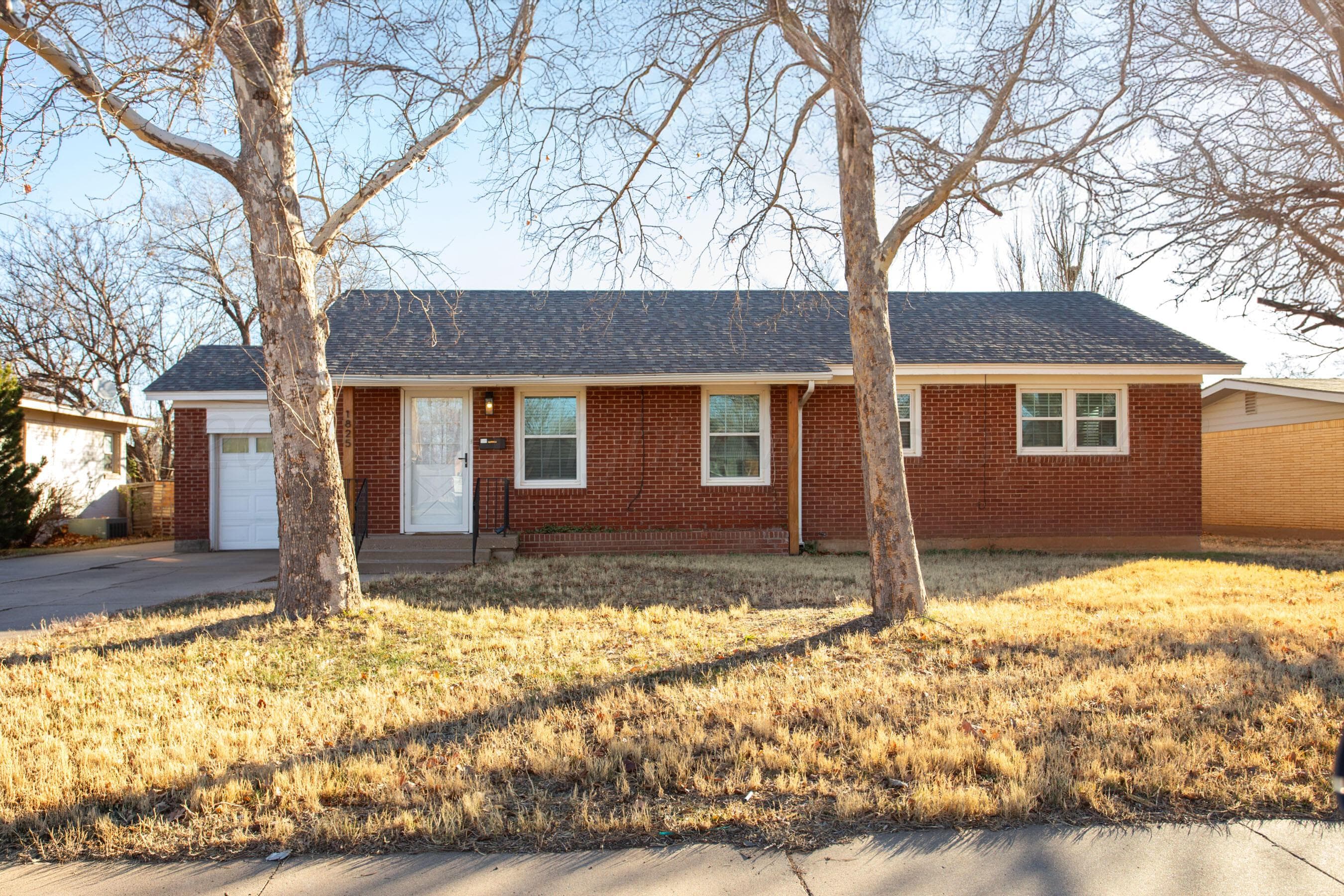 1825 Lawson Ln