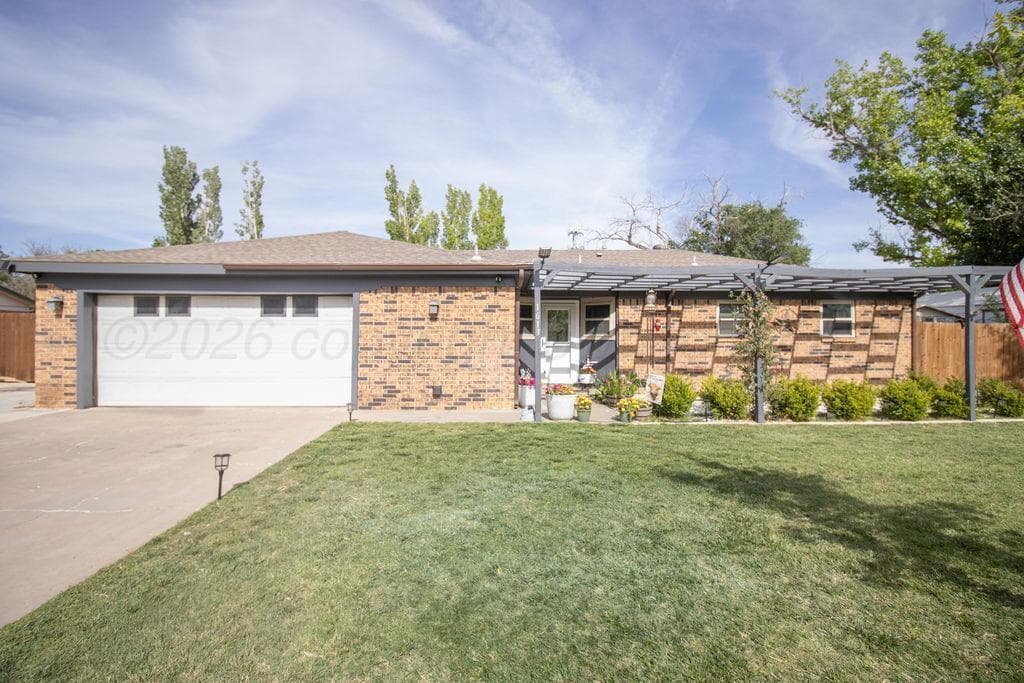 1613 Apache Dr