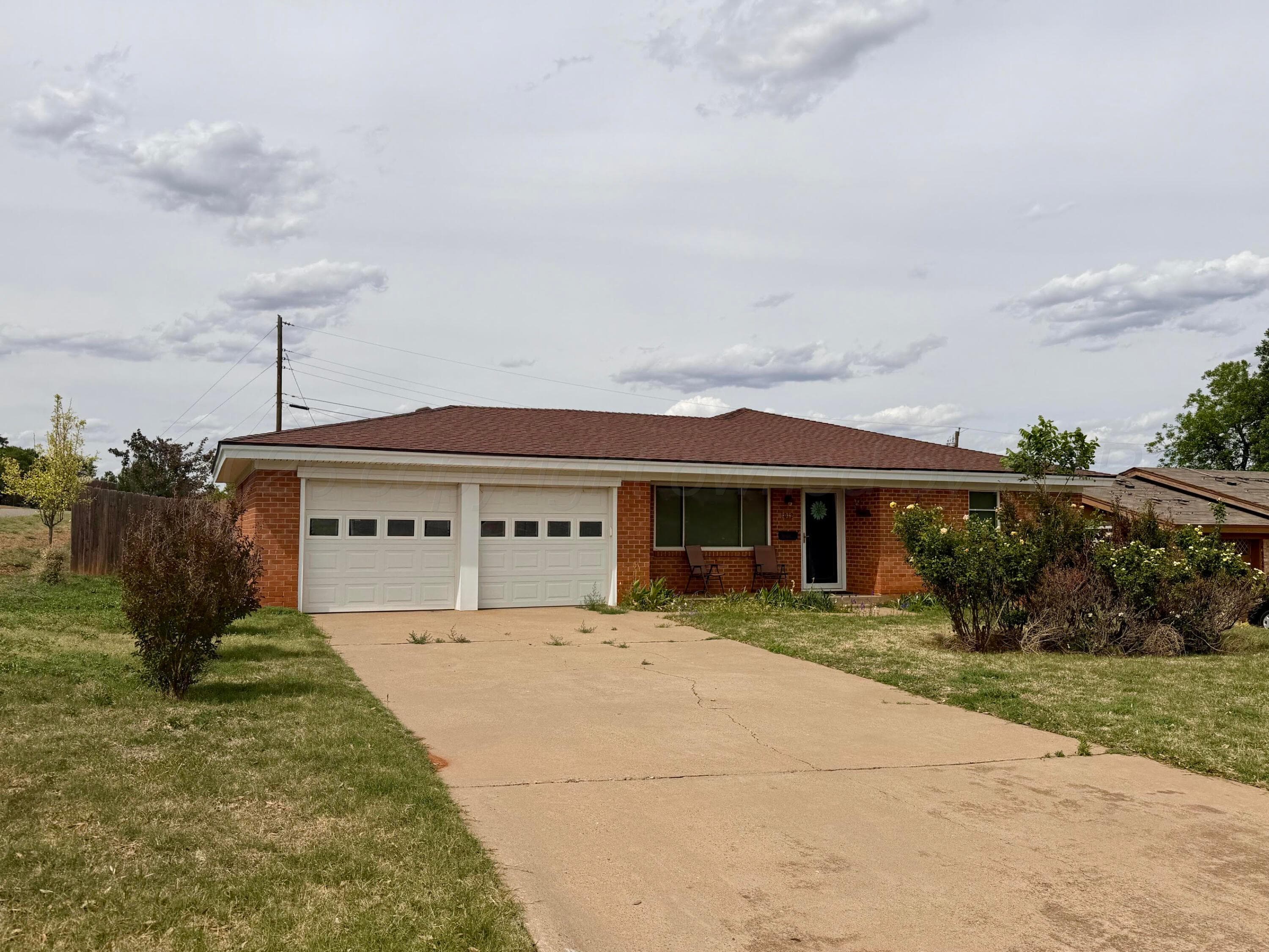 1012 Hillcrest Dr