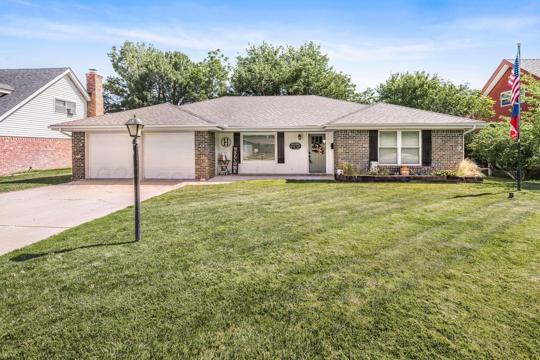 2814 Lloyd Dr