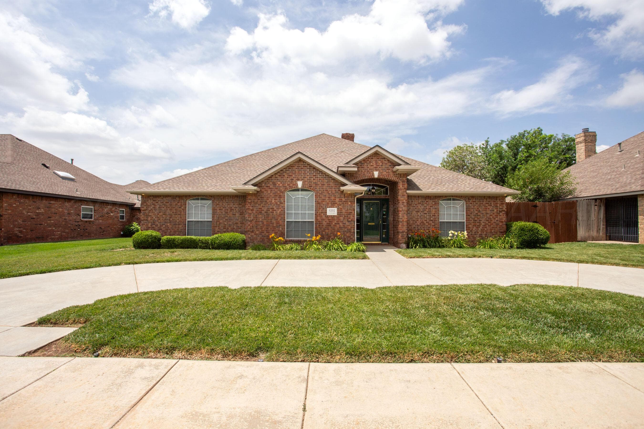 8202 Victory Dr