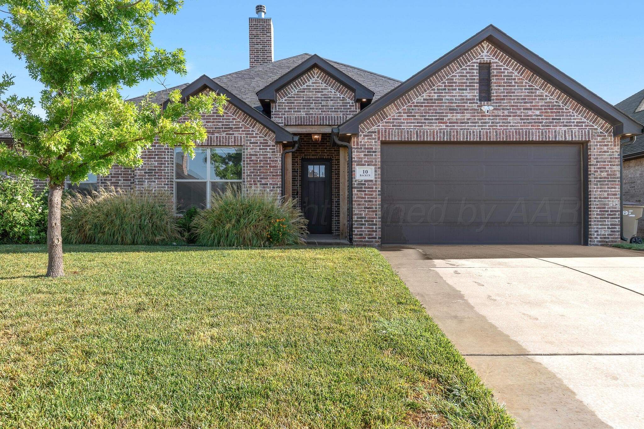 10 Backus Ln