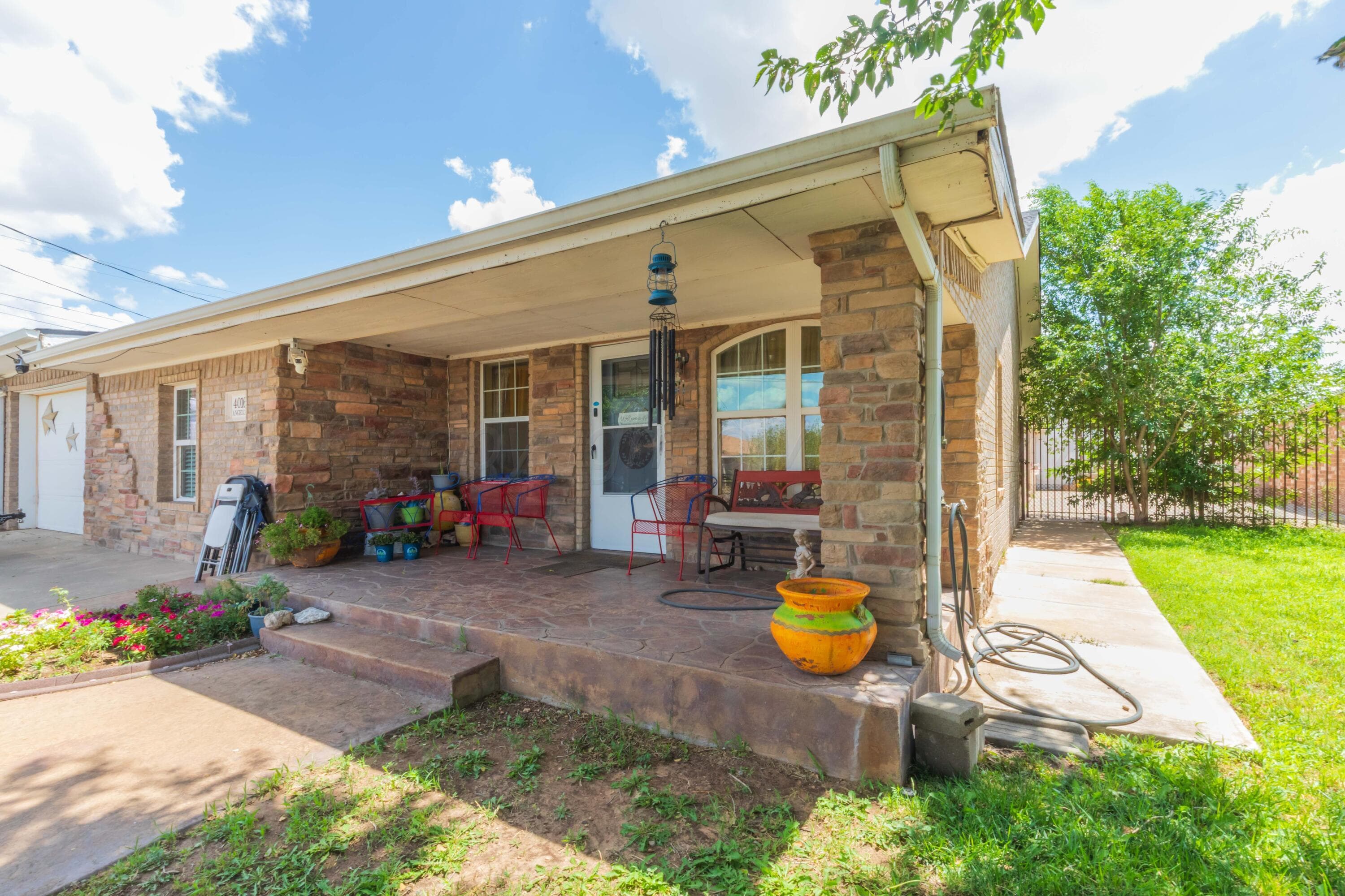 4016 Angelus Dr