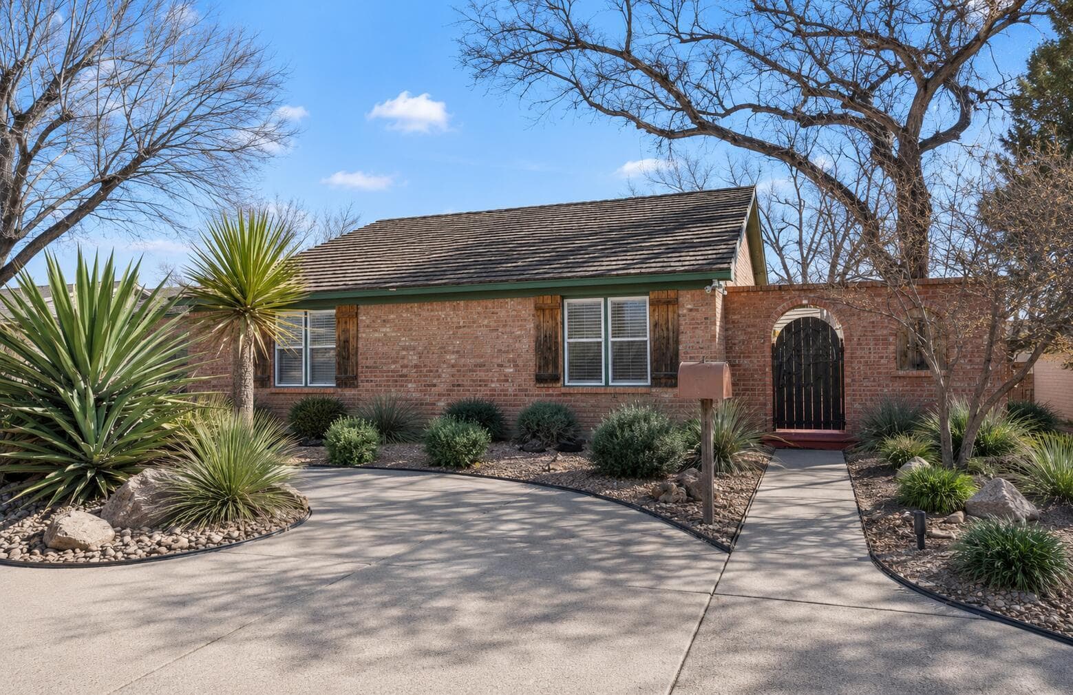 2217 Peach Tree St