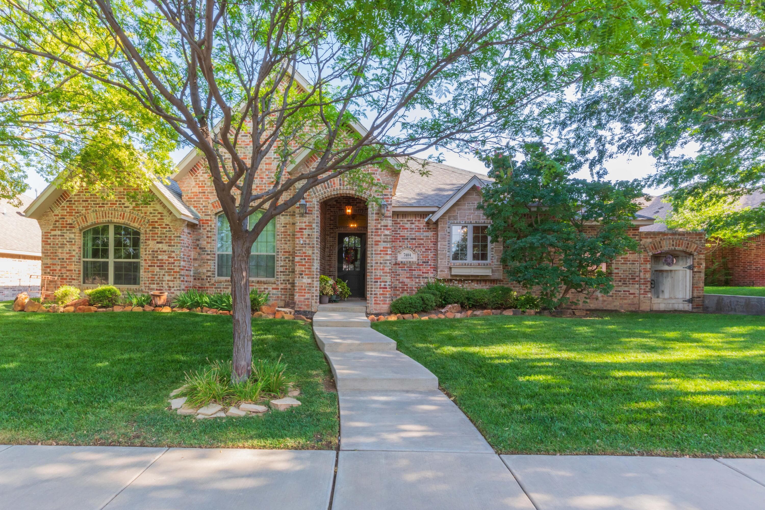 7404 Ledgestone Dr