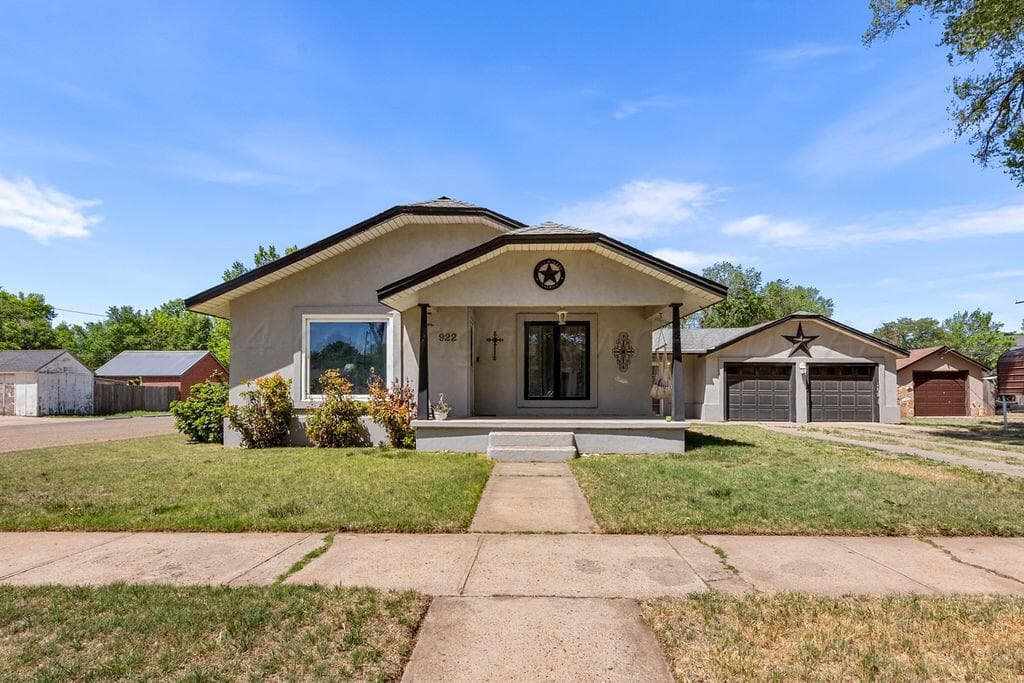 922 Denver Ave