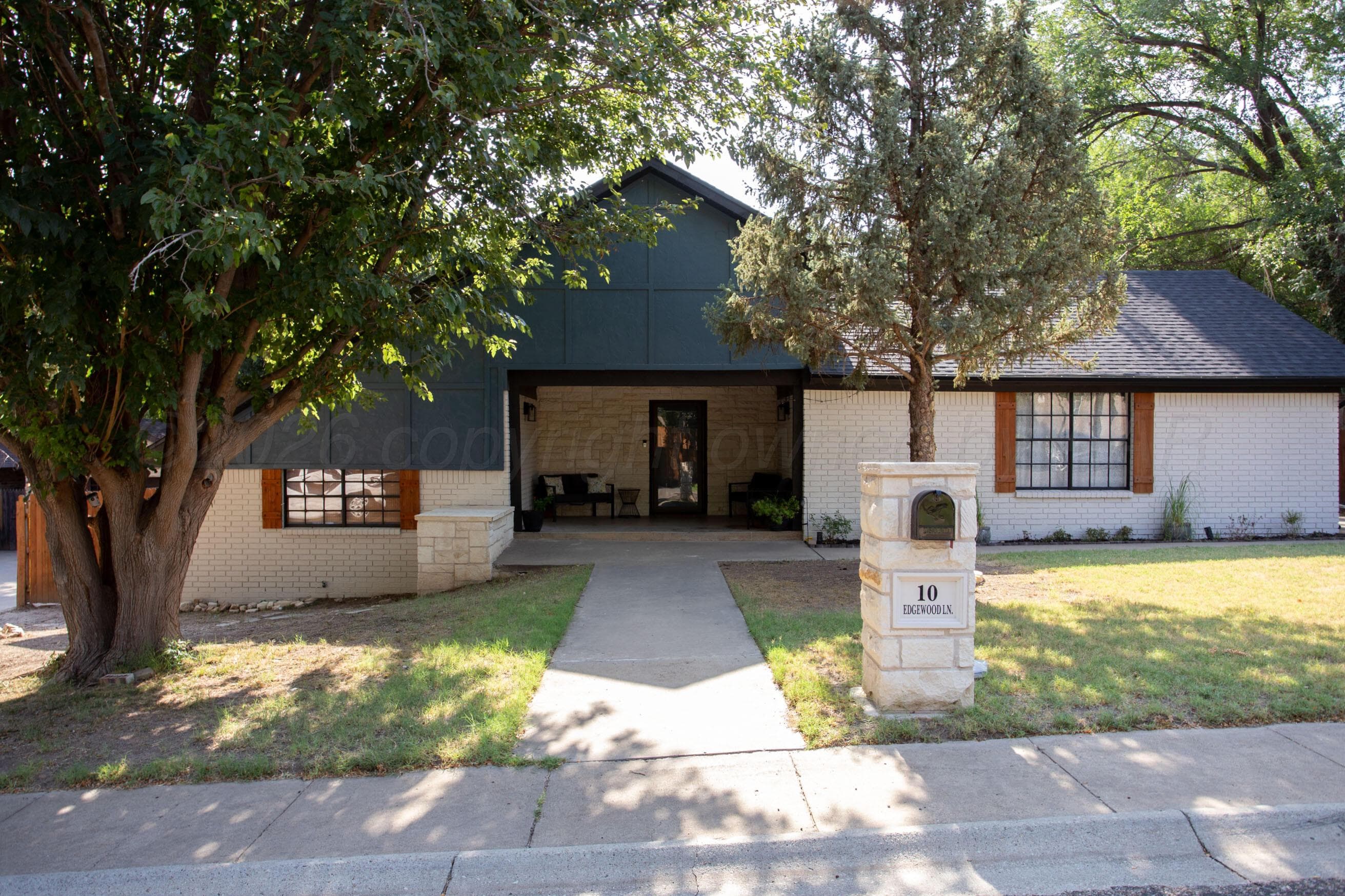 10 Edgewood Ln