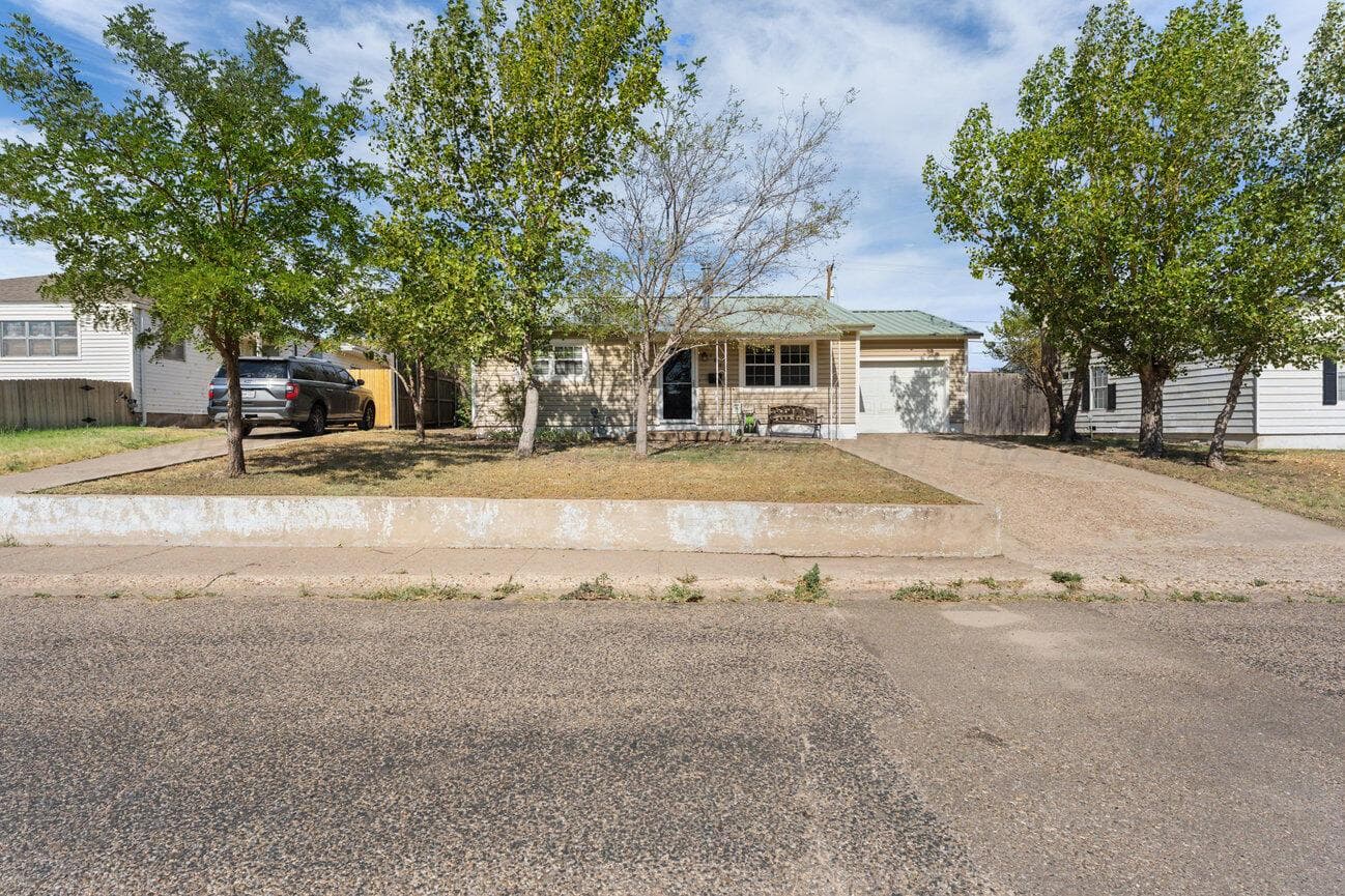 1301 Cooley Dr