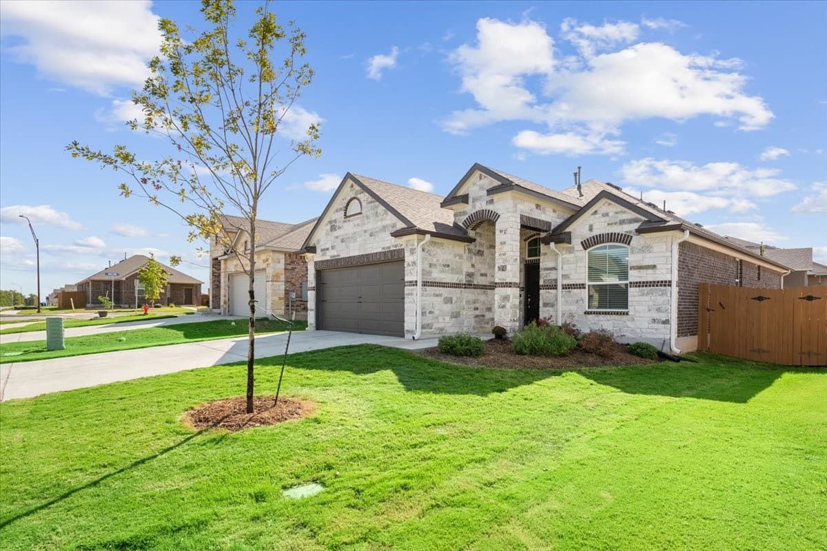 1005 Paddock Ln