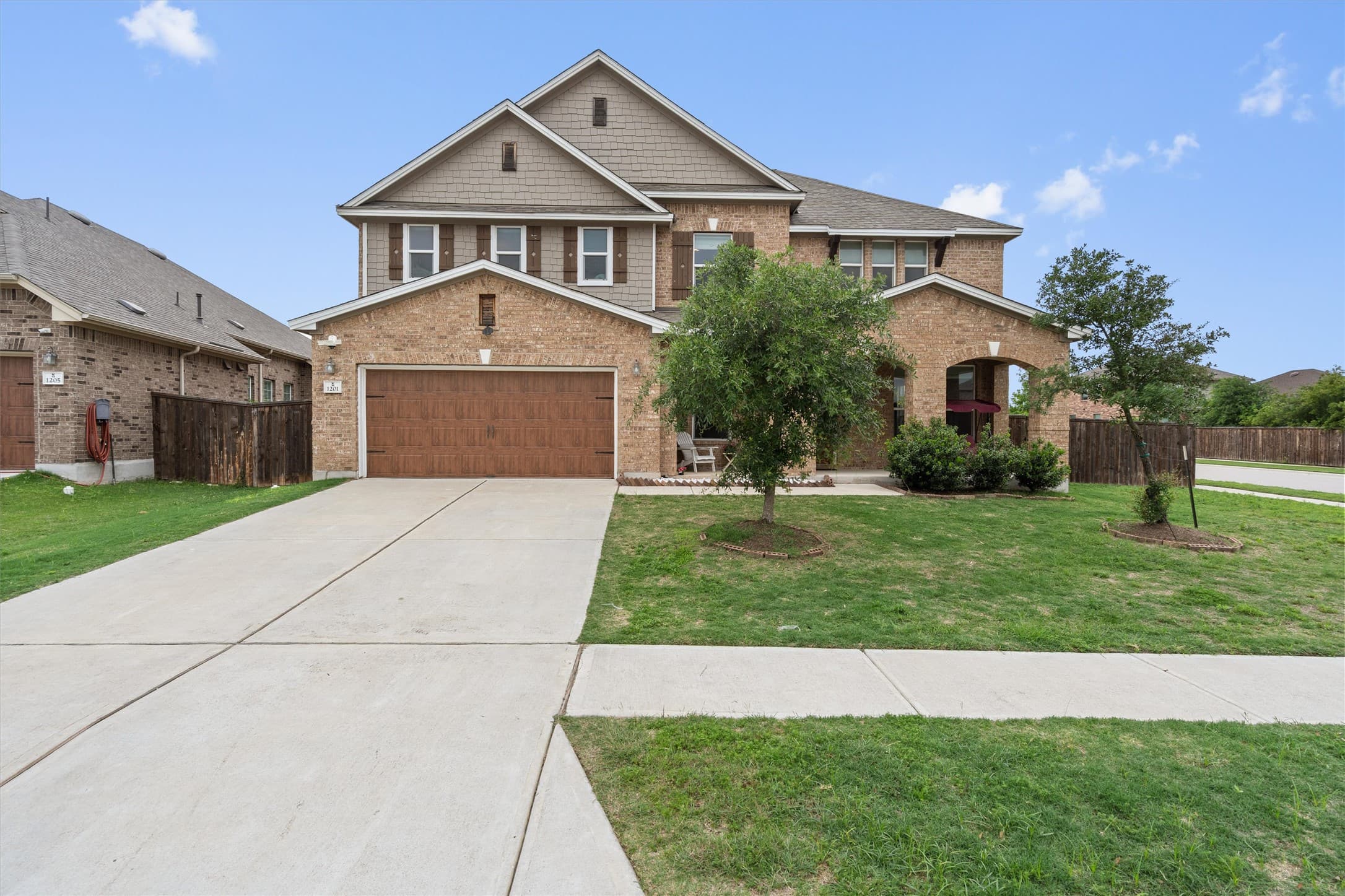 1201 Euless Ln