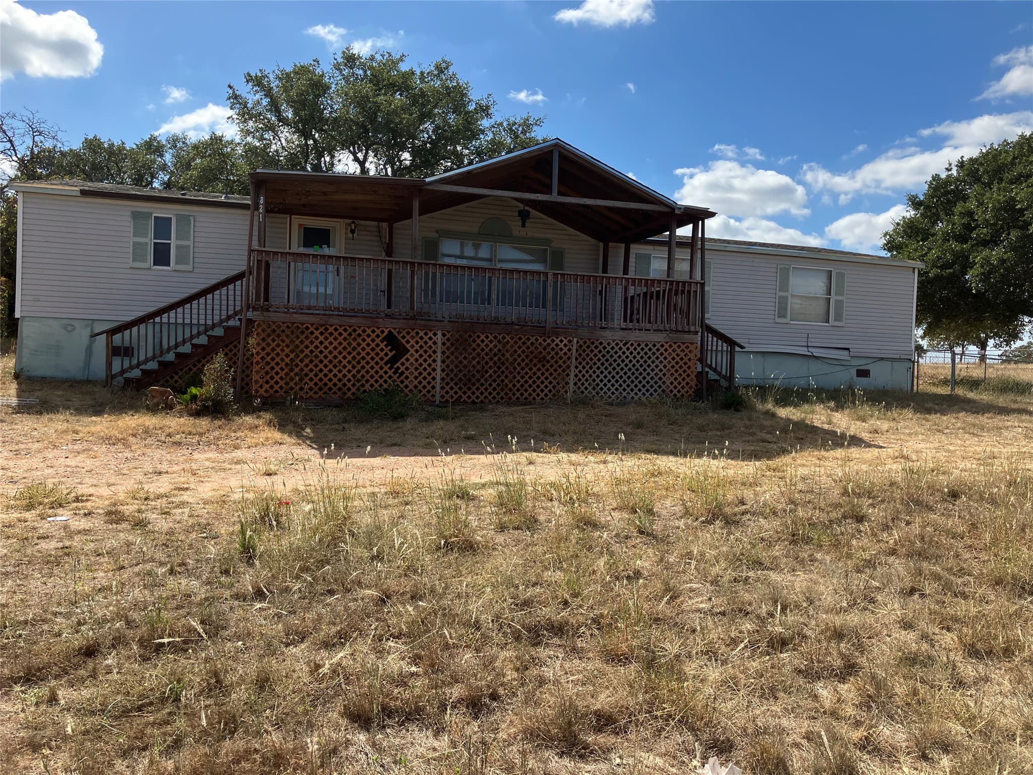 821 Ranch Road 261