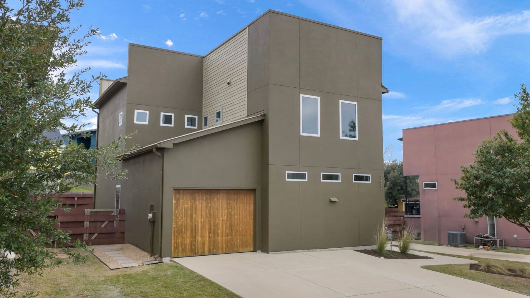 5421 Agatha Cir