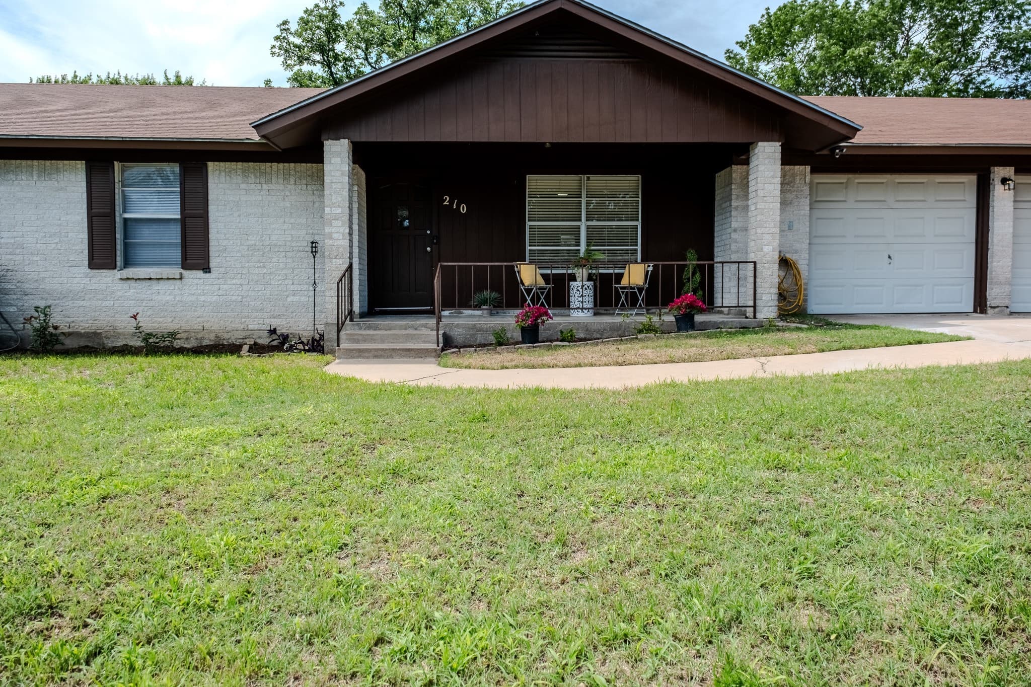 210 Loesch Dr