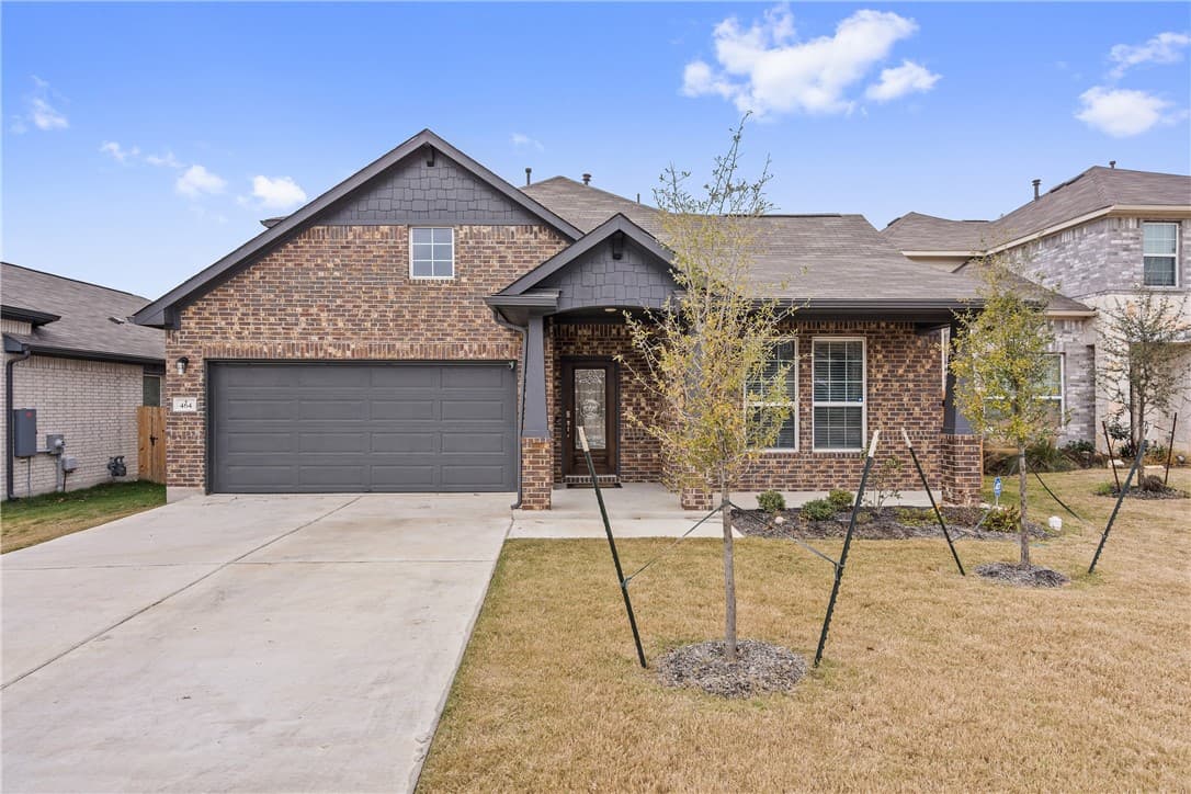 464 Algaroba Loop