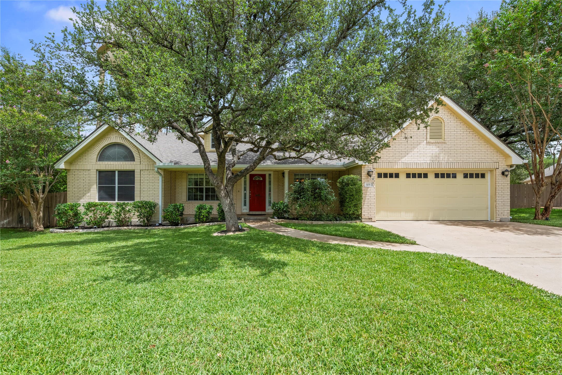 105 Oakmont Ct