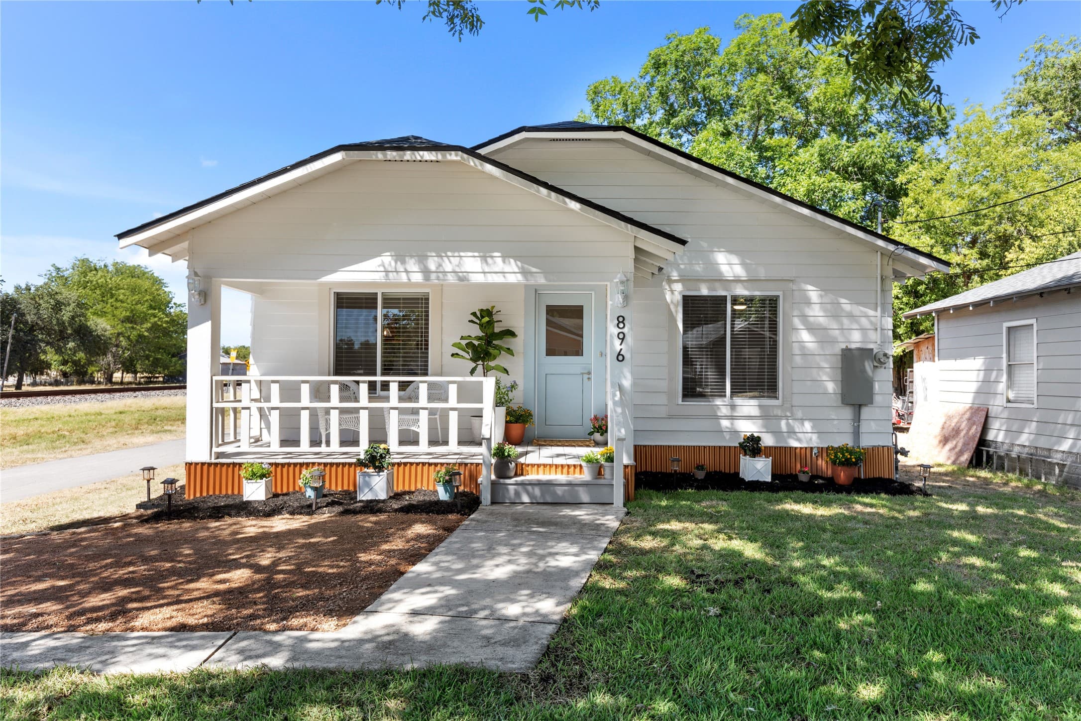 896 N Union Ave