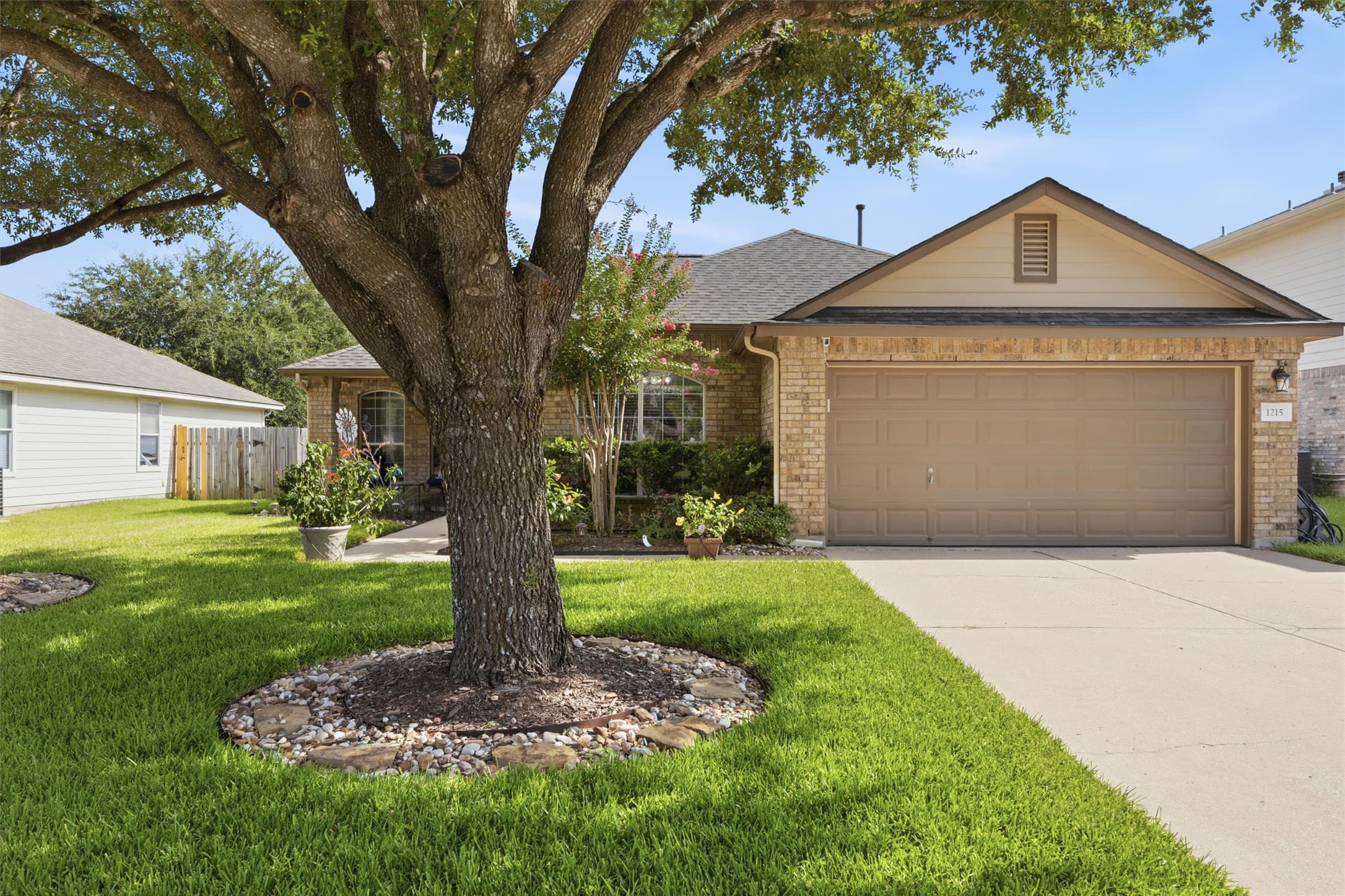 1215 Utopia Ln