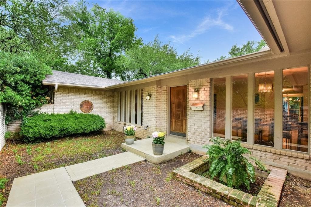 7209 Lamplight Ln