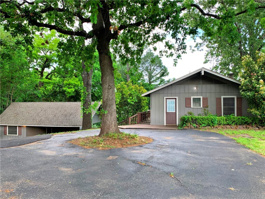 15434 Lakeside Dr