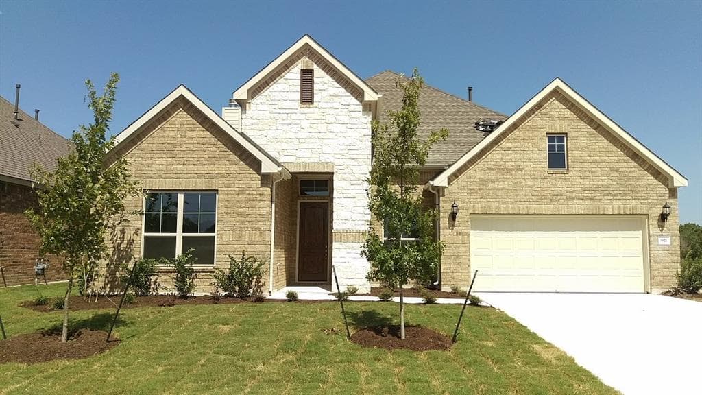 921 Mckavitt Dr