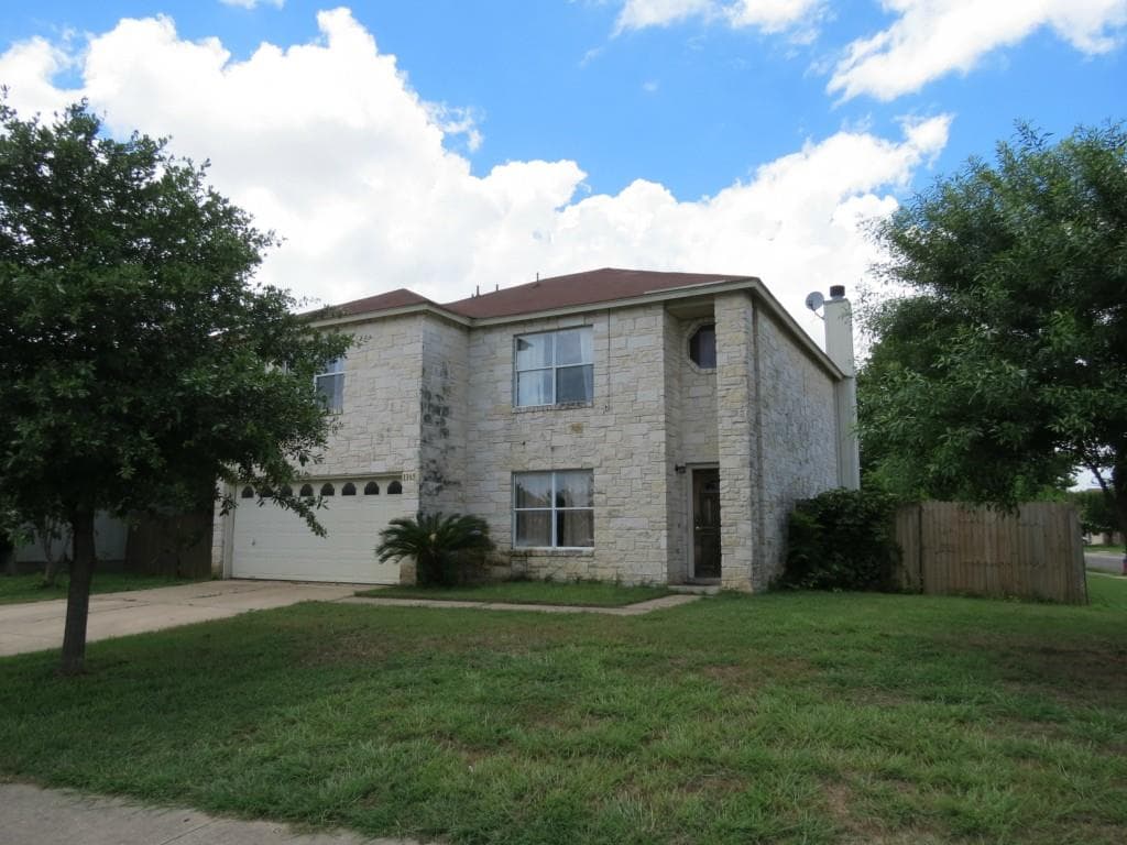 1365 Lakeside Loop