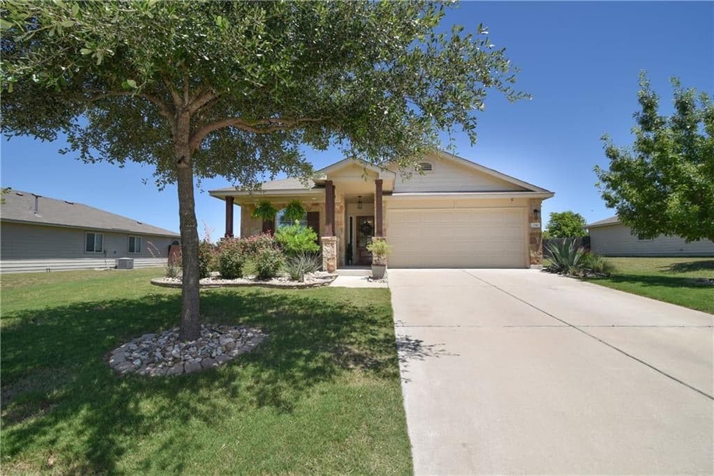 2740 Bluffstone Dr