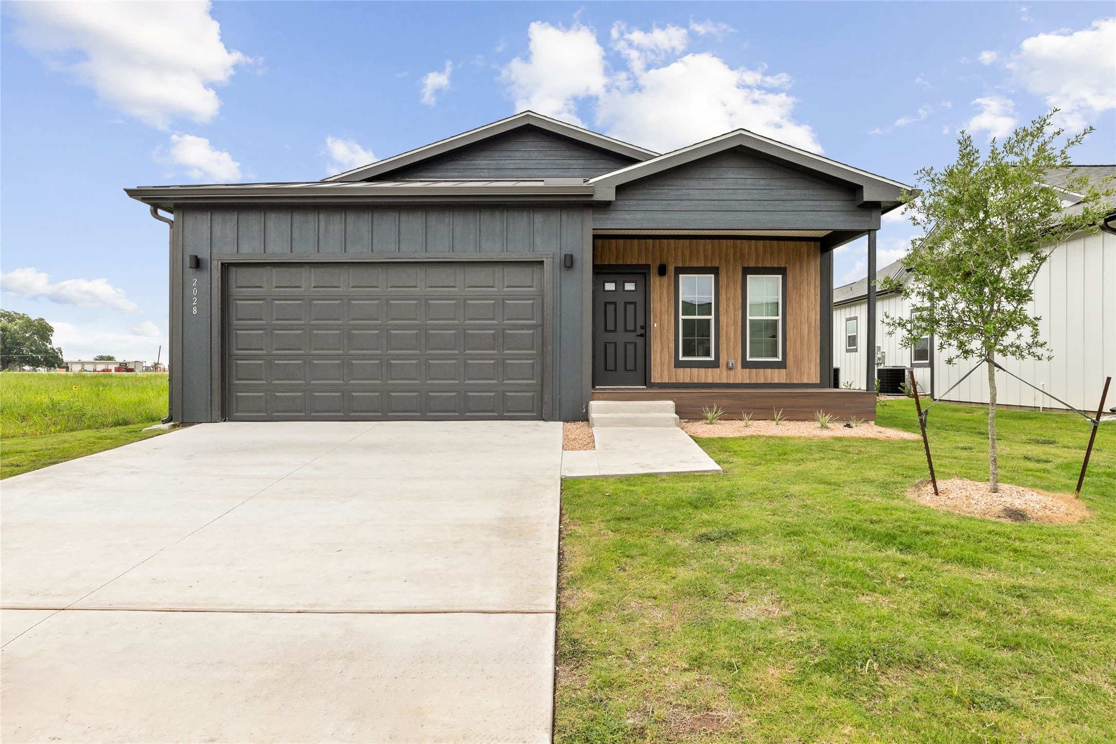 2028 Applewood Dr