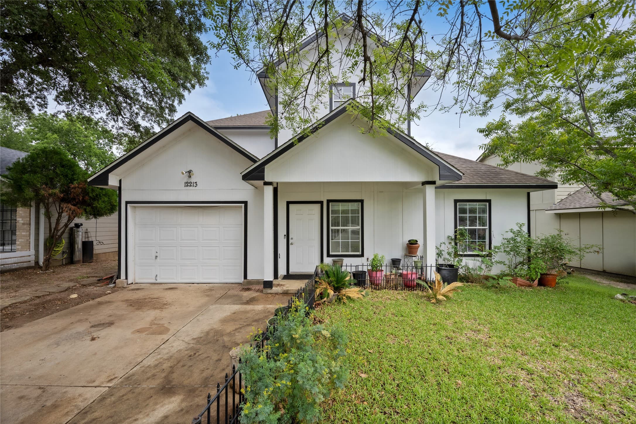 12213 Shropshire Blvd
