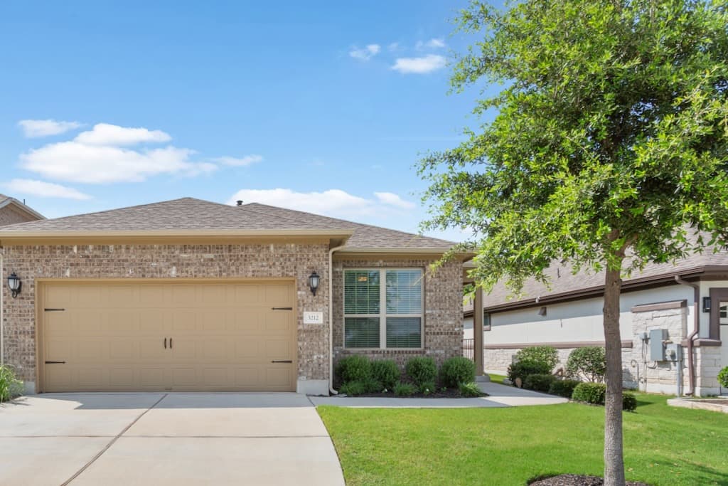 3212 De Luca Ct