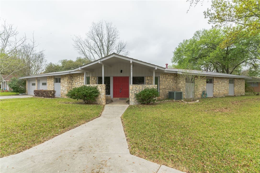 797 Merritt Dr