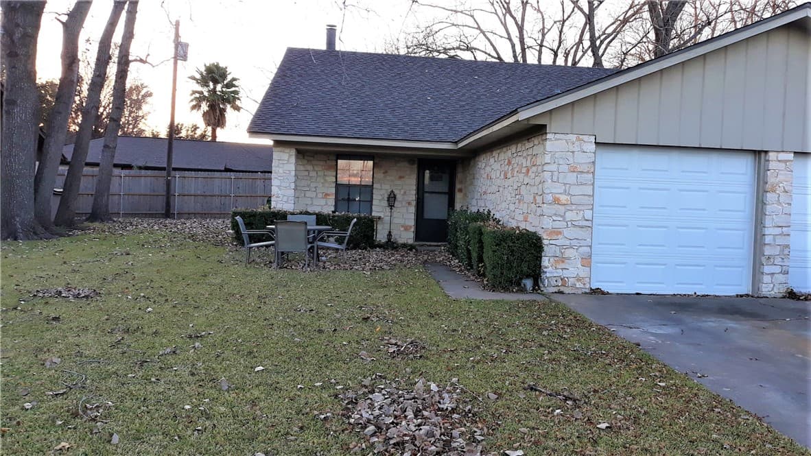 2201 Holly Springs Dr
