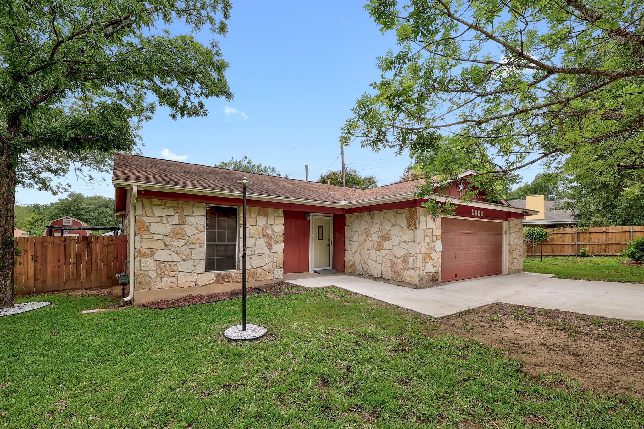 1409 Old Tract Rd