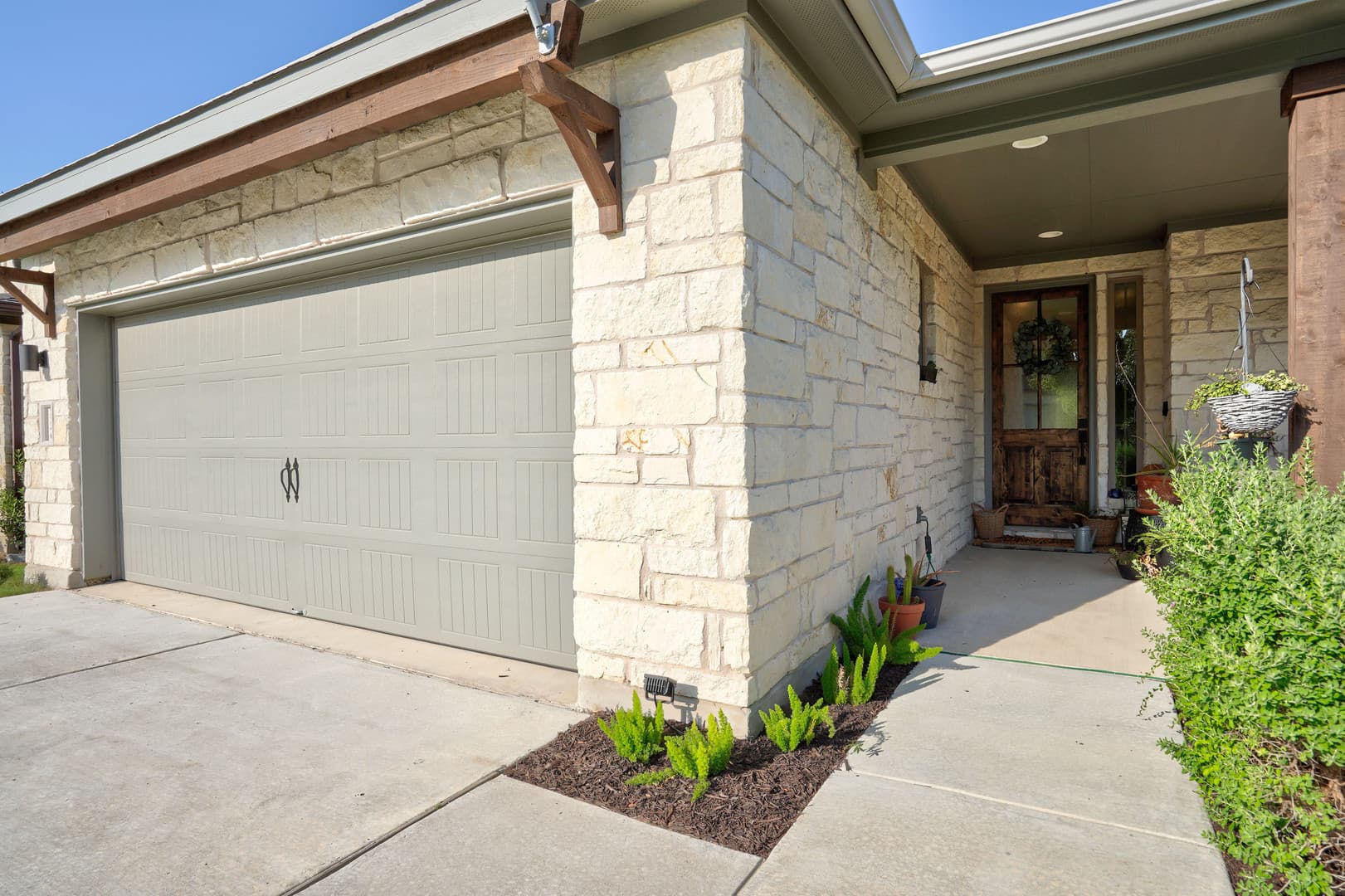 2240 Ringstaff Rd