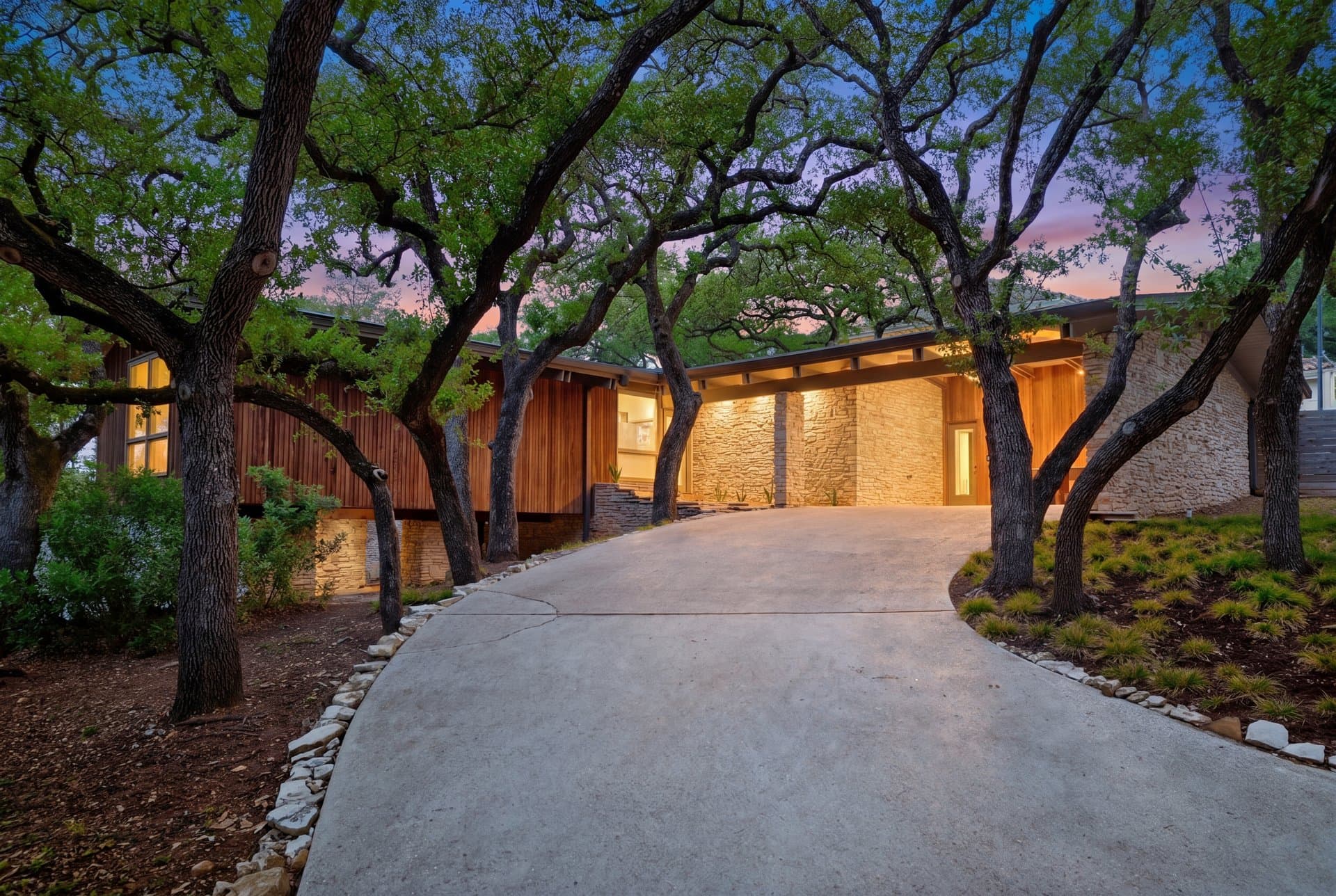 5800 Lookout Mountain Dr