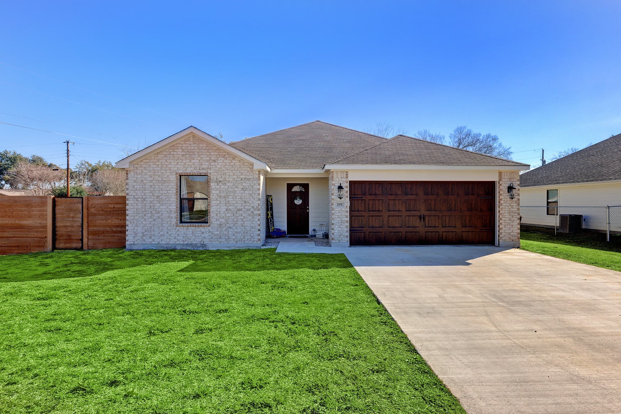 201 Plum St