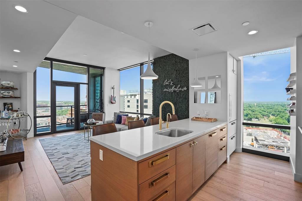 70 Rainey St Apt 1409